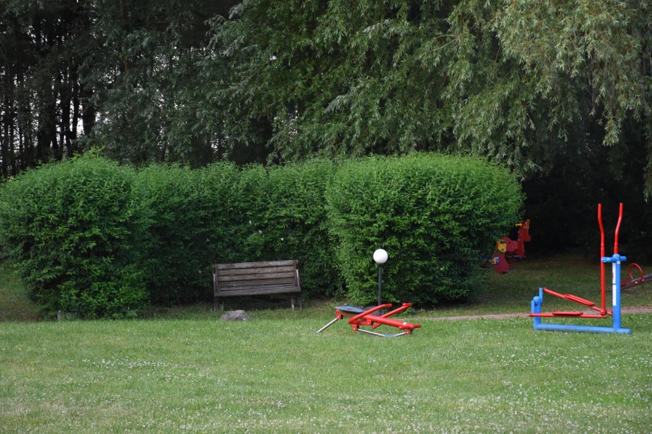 Villa Gosciniec Pod Debem Trzciel Esterno foto