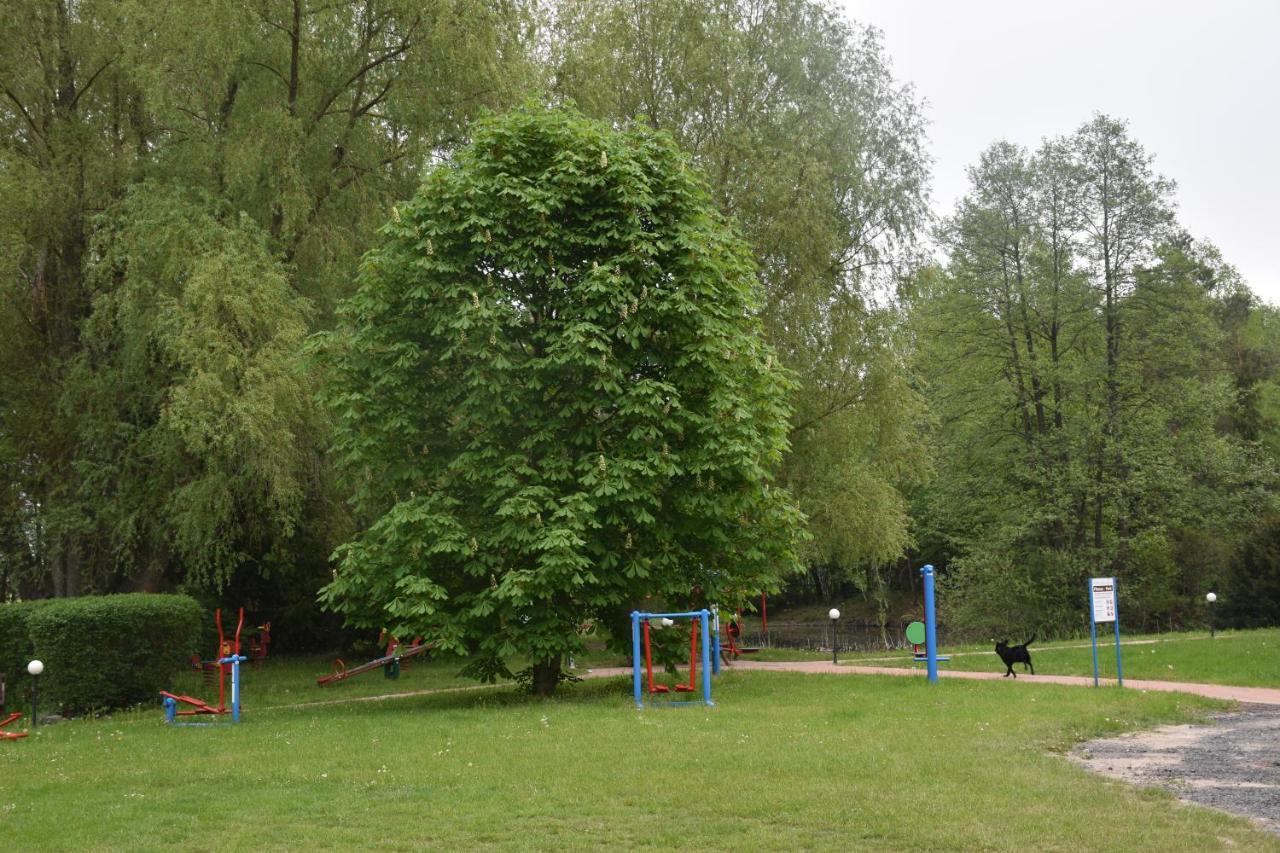 Villa Gosciniec Pod Debem Trzciel Esterno foto